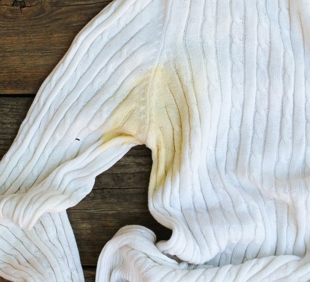 como-tirar-mancha-de-desodorante-da-roupa2